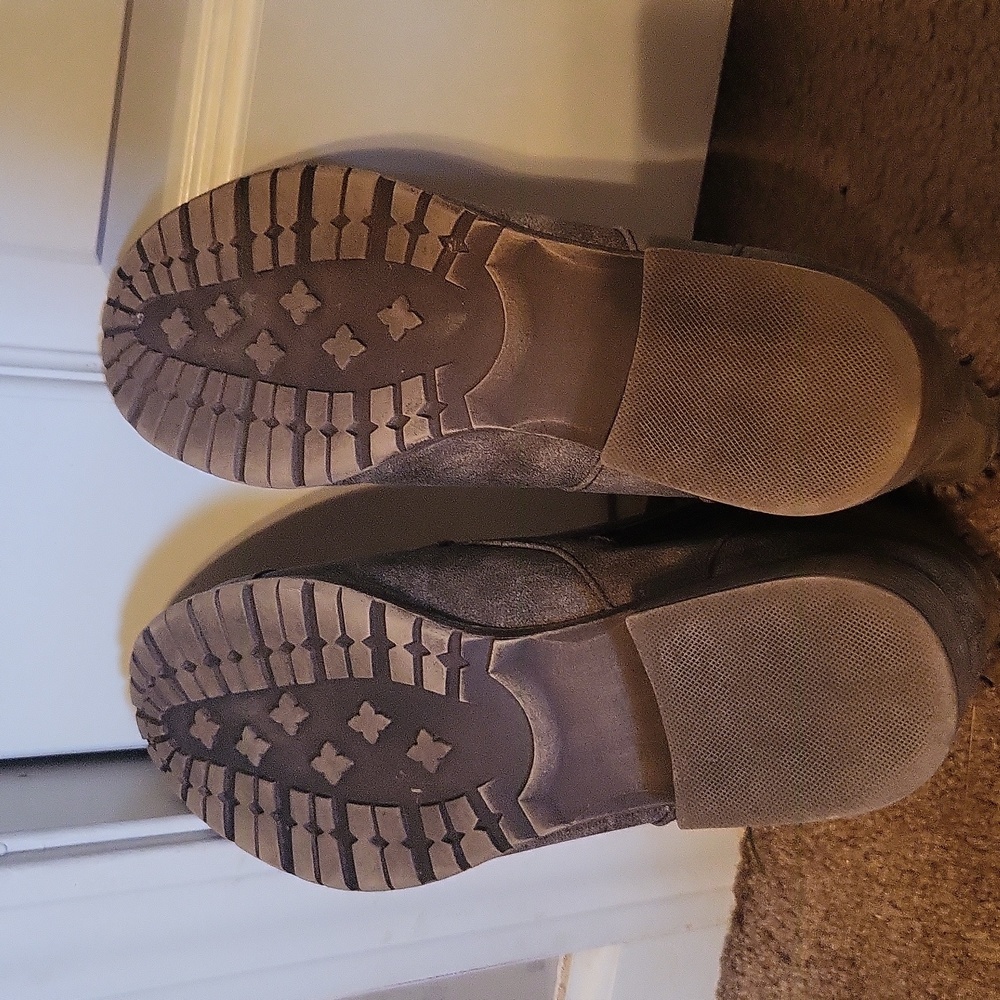 Boots - Picture 4 of 4